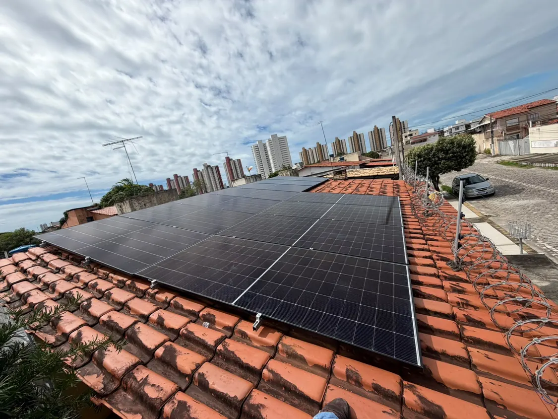 Projeto solar urbano em telhado cerâmico