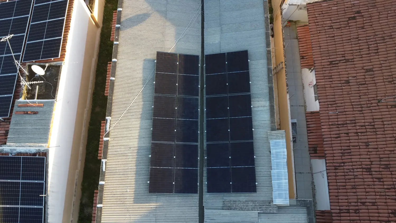 Sistema fotovoltaico visto por drone